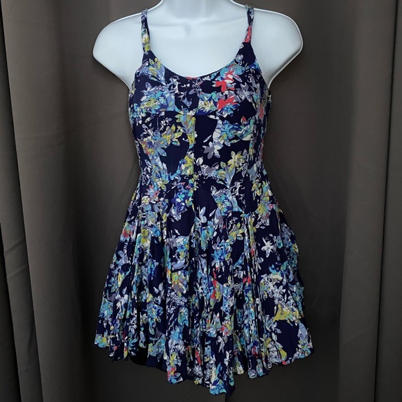 Dress - Picture 1 of 6